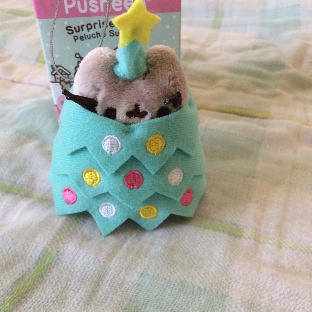 Pusheen holiday blind box